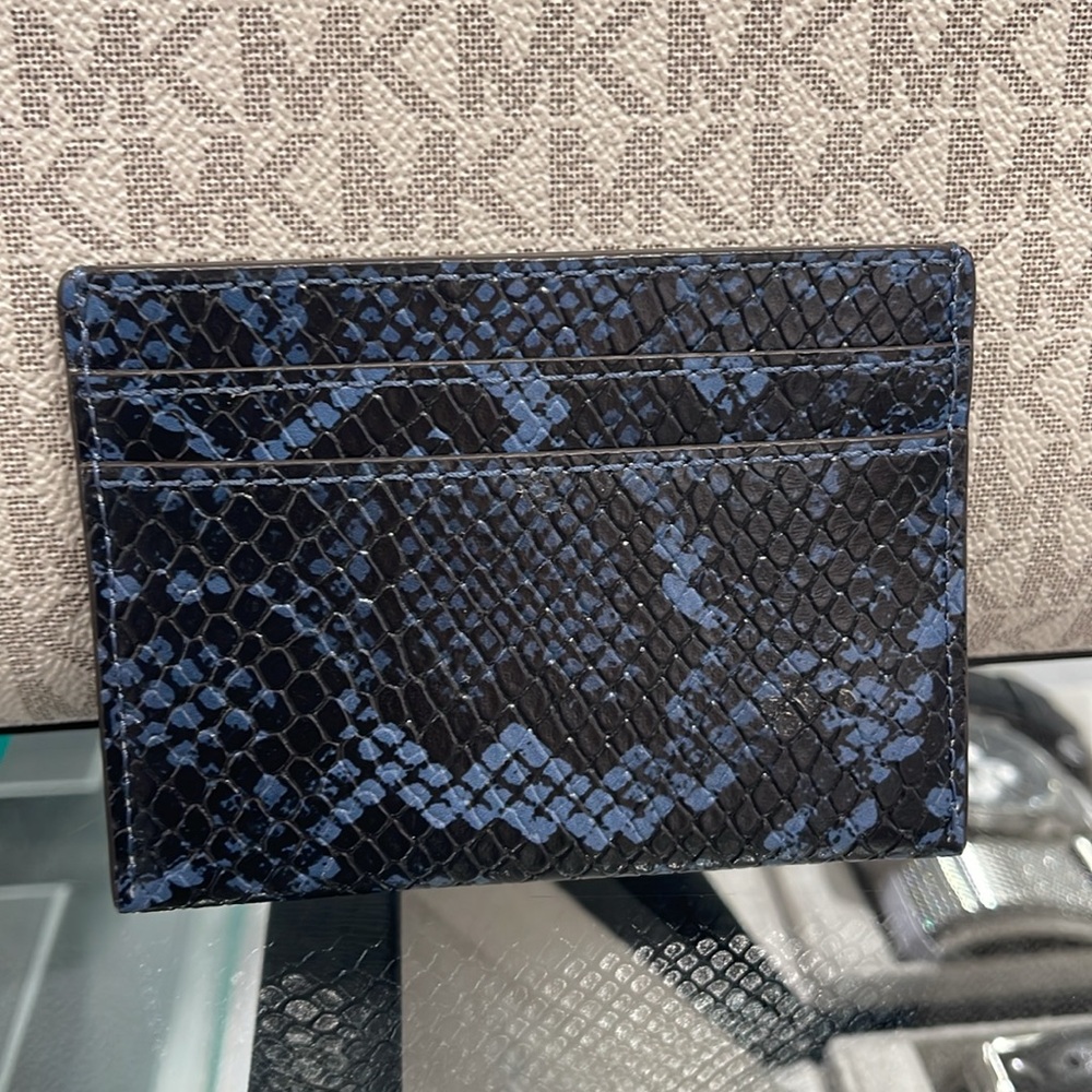 MICHAEL KORS
Reed Large Snakeskin Python Pattern Card Holder Case
Denim
NWT - Picture 4 of 16